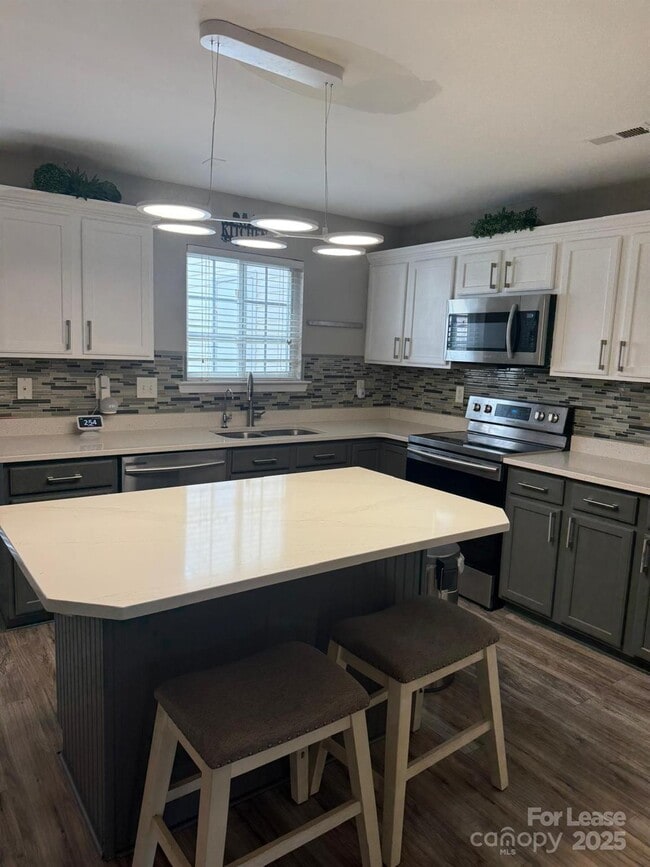 Photo - 18506 Oakhurst Blvd