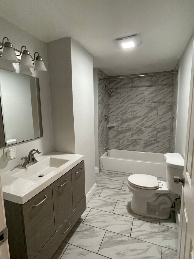 Building Photo - 164 Bridgham St Unit #1 Rental