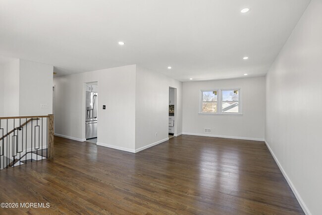 Photo - 546 George Rd