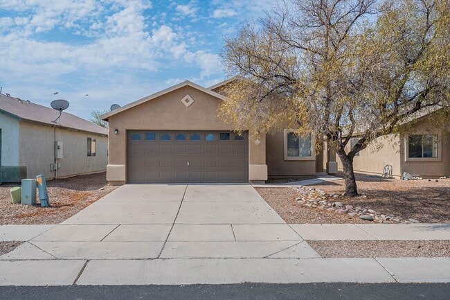 Photo - Pending/ Rented - Spacious 3-Bed Tucson Re...