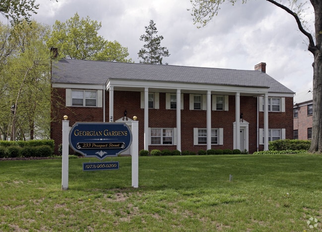 Georgian Gardens - Georgian Gardens Apartments Unit 4B