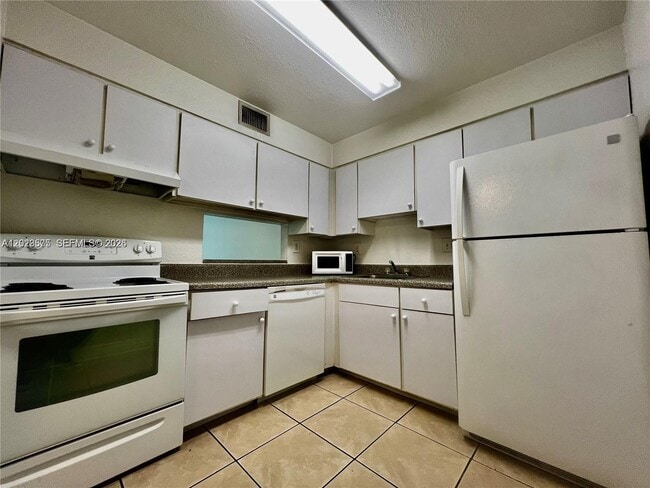 Photo - 5201 Geneva Ct Unit 109