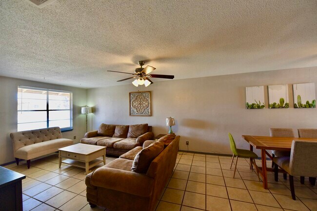 Photo - 710 W Cantu Rd