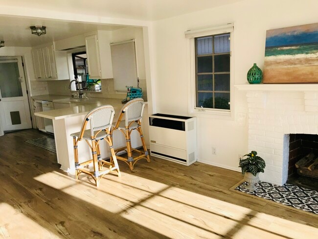 Photo - 2456 Manhattan Ave