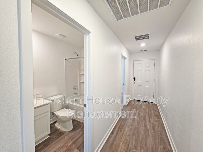 Photo - 710 Huyana Wind Dr