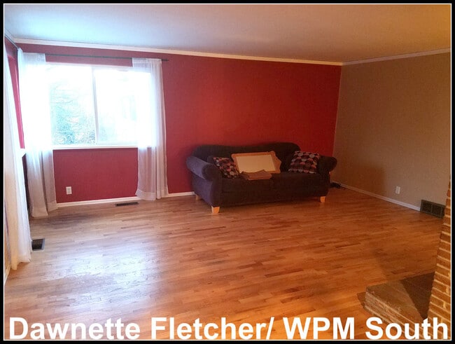 Photo - Downtown Burien duplex - main floor rambler unit - 3 bedroom 1 bath, storage & washer/dryer! Avai...