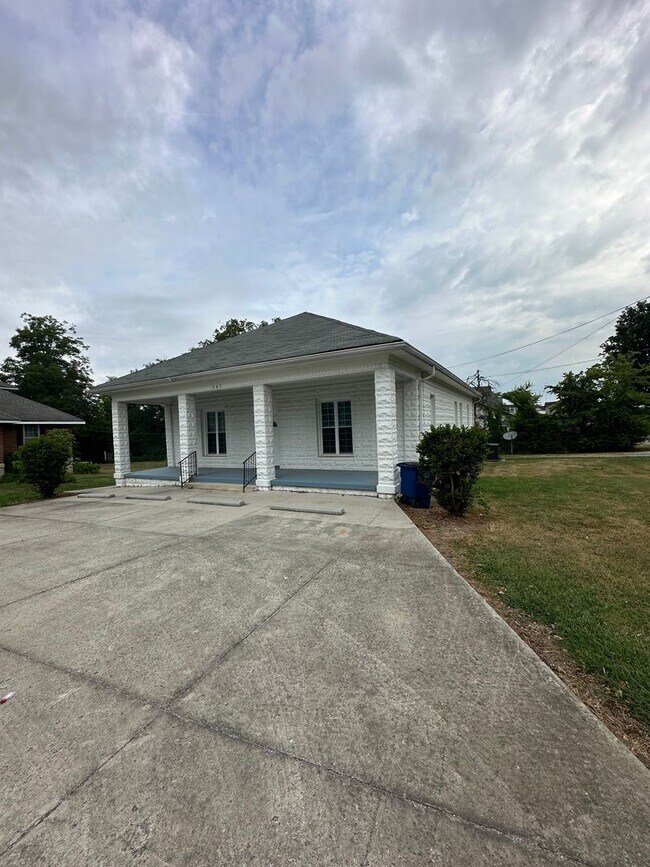 3 Bedroom 2 Bath House in Central Shelbyville House Rental in