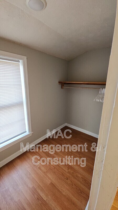 Photo - 311 S Mark Twain St