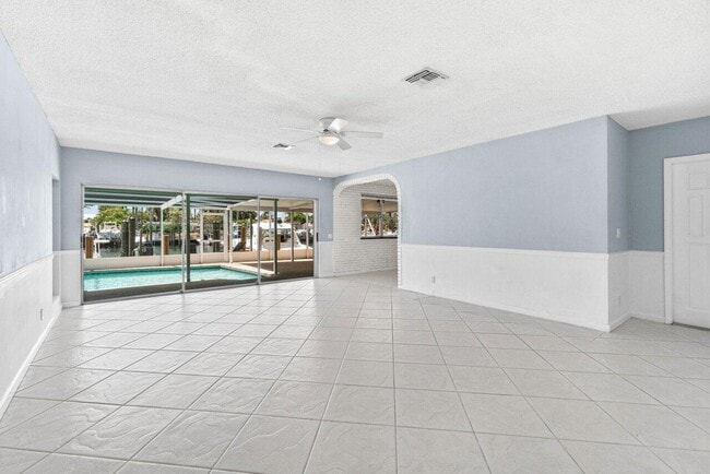 Photo - 718 Shore Dr