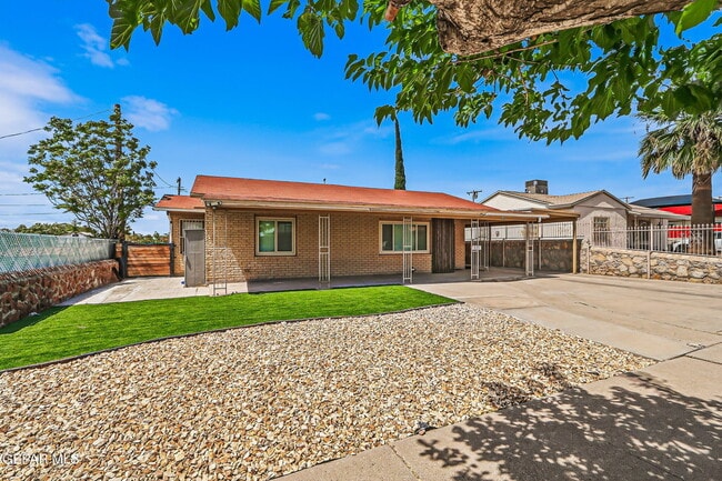 Photo - 513 Cardon St