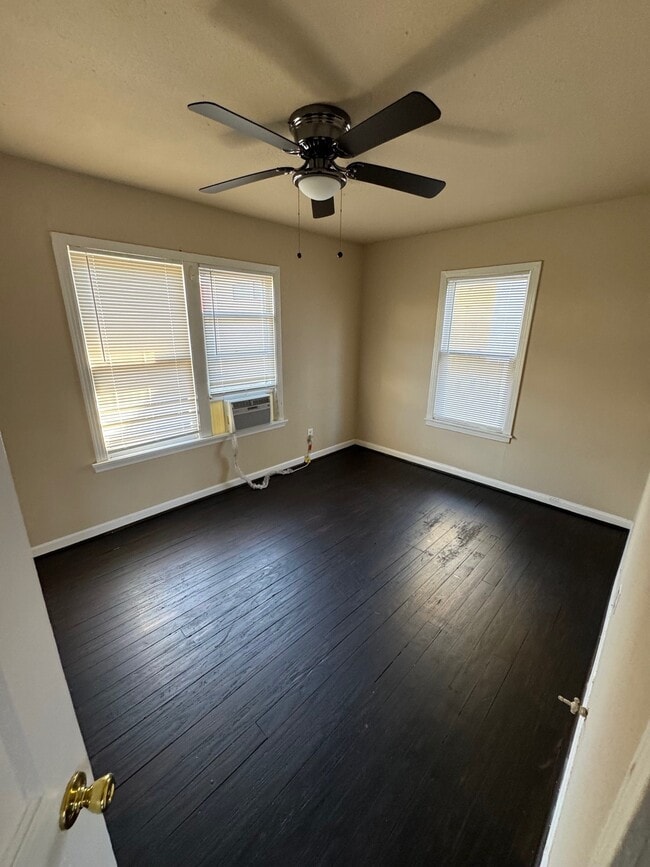 Photo - 1164 W 24th St