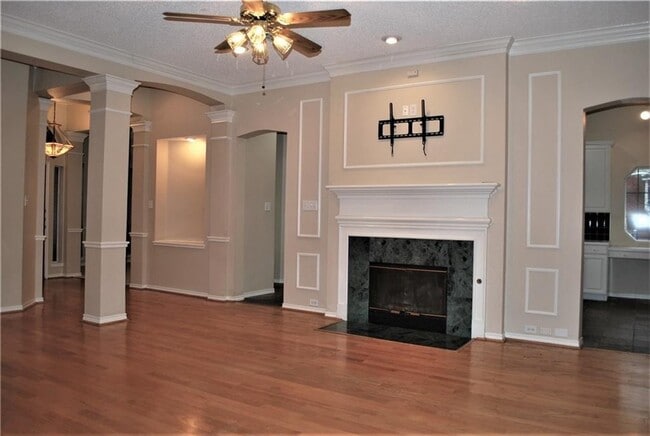 Photo - Fantastic 4-2-2 in Highland Village Green Belt!