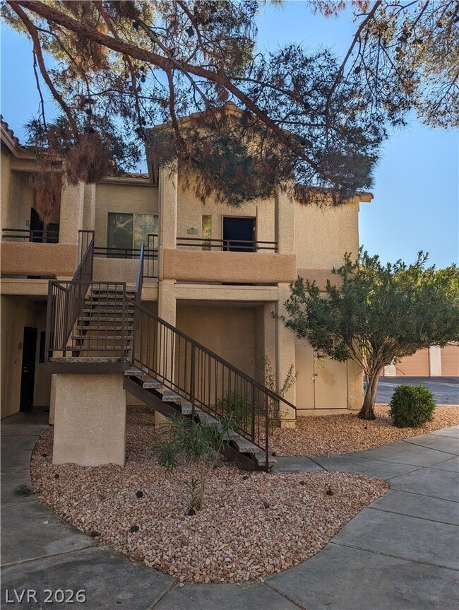 Photo - 1830 N Buffalo Dr Unidad 2015