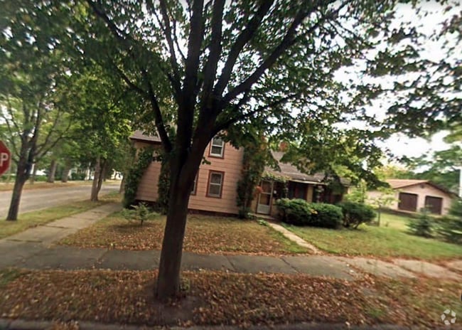 Building Photo - Spacious 4 Bed Home in Wausau