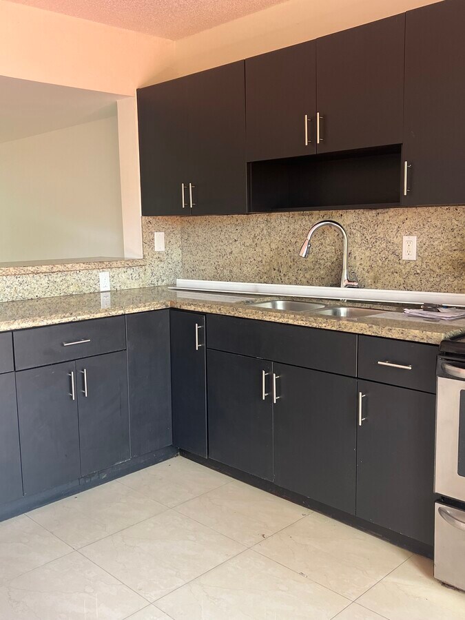 Photo - 8245 NW 6th Ter Unidad 202 Rental