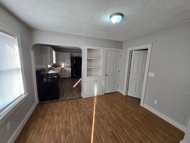 Photo - 715 S Hydraulic Ave