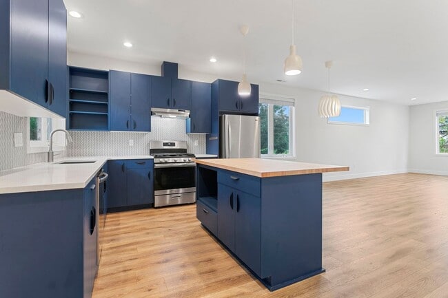 Photo - 4 bed/3.5 Bath Townhouse in Richmond Neighborhood, SE Portland