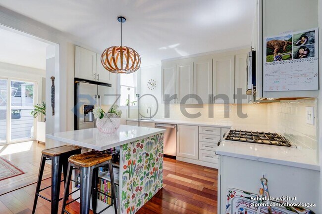 Photo - 1081 De Haro St