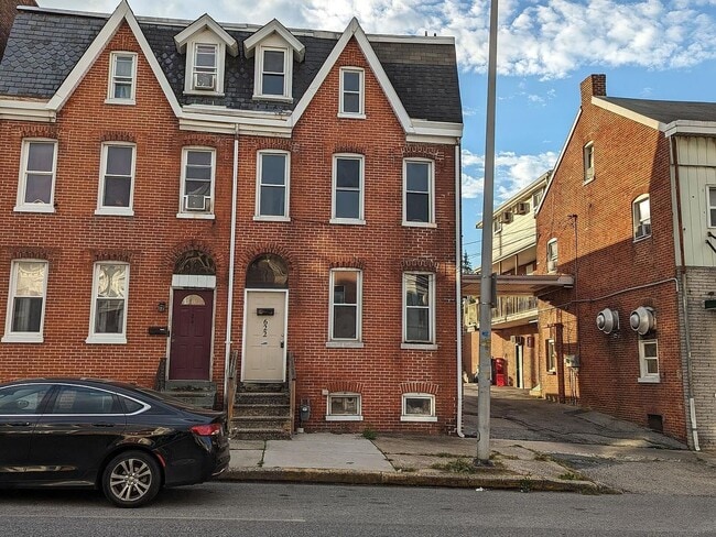 Building Photo - Huge 5bd in York!!