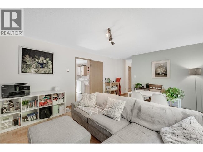 Photo - 8607 Selkirk St
