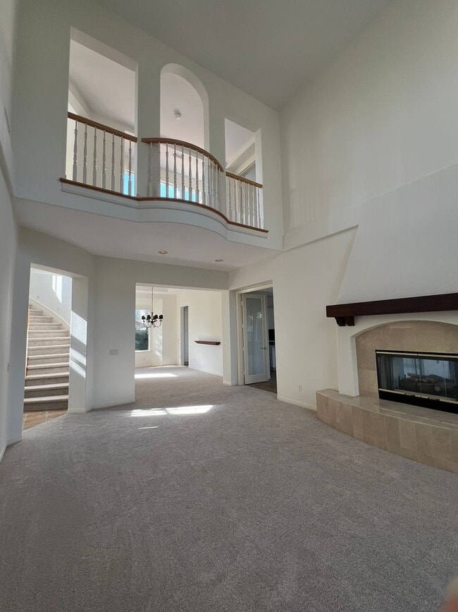 Photo - Luxury En Suite Living & Panoramic Views