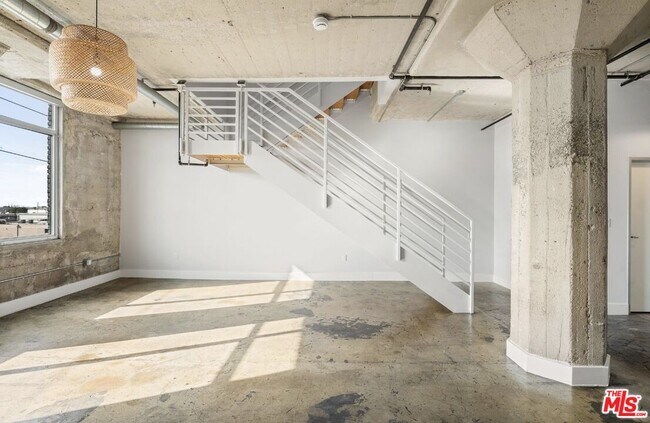 Photo - 825 East 4th St Unidad 507