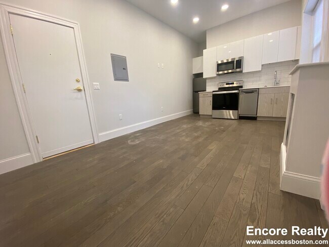 Photo - 124 Peterborough St Unidad 3