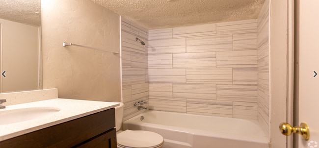 Renovated Apartment- Great OKC Location - Renovated Apartment- Great OKC Location Unit B22