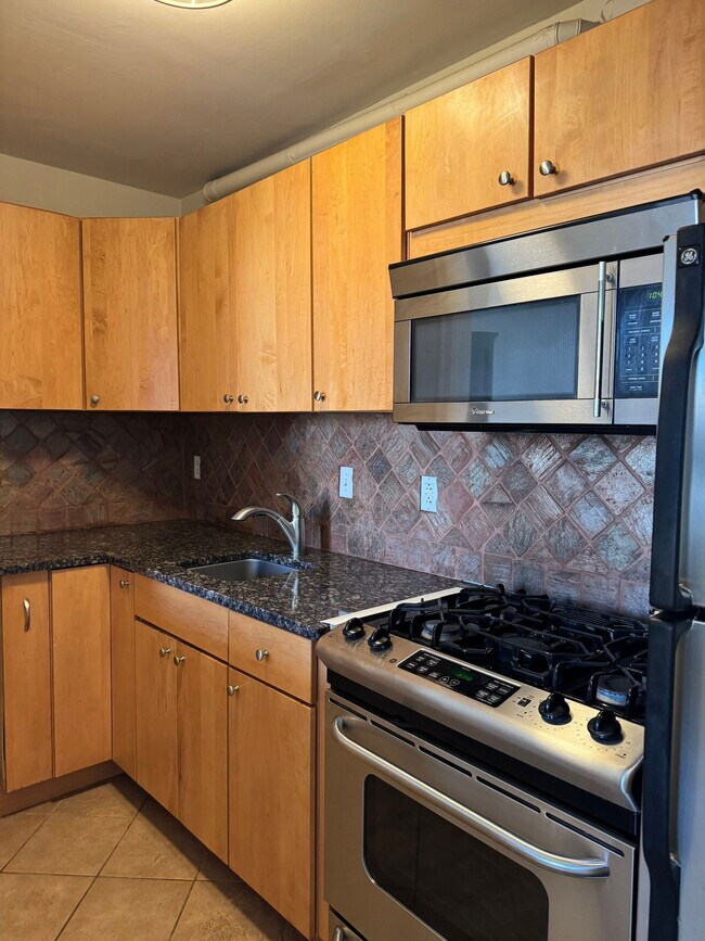 Building Photo - 1008 Spruce St Unit 61 Rental