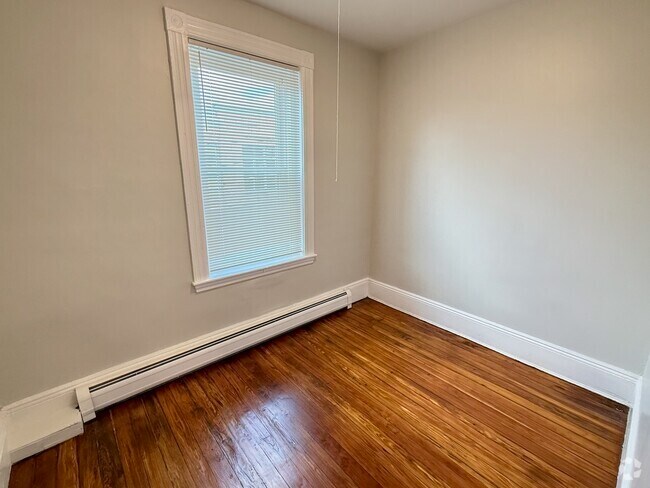 Building Photo - 11 Linden St Unit 2 Rental