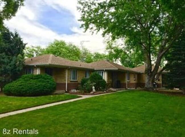 Building Photo - Charming Two Bedroom Garden Level Apartment Unit 1922 South Columbine Street