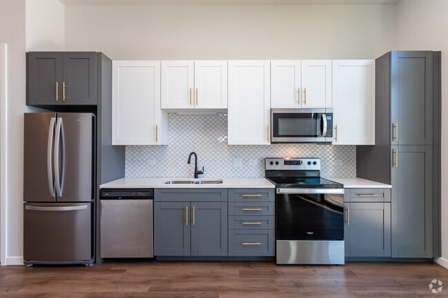 1BR, 1BA - 669SF