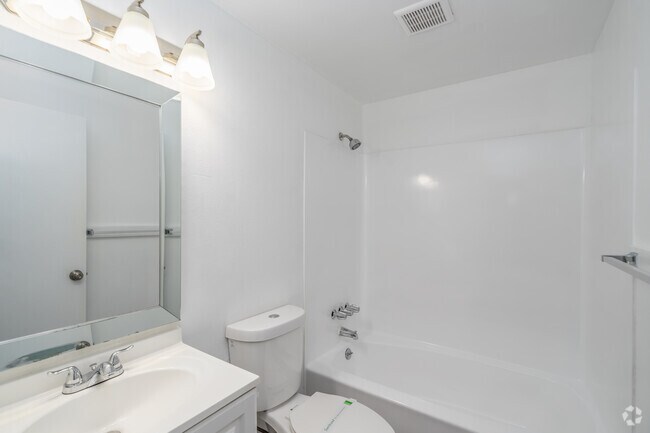 1BA - 663SF - Bathroom