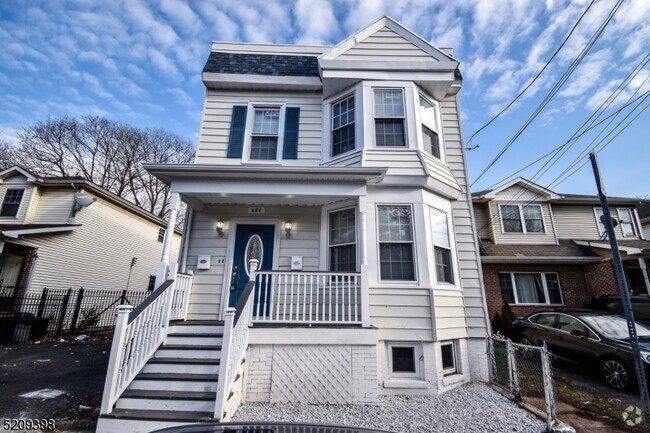 Building Photo - 684 S 20th St Rental