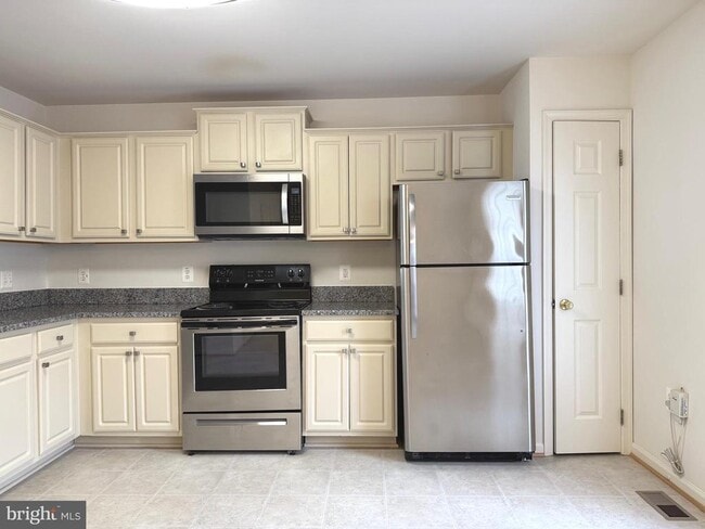 Photo - 211 Merrill Ct