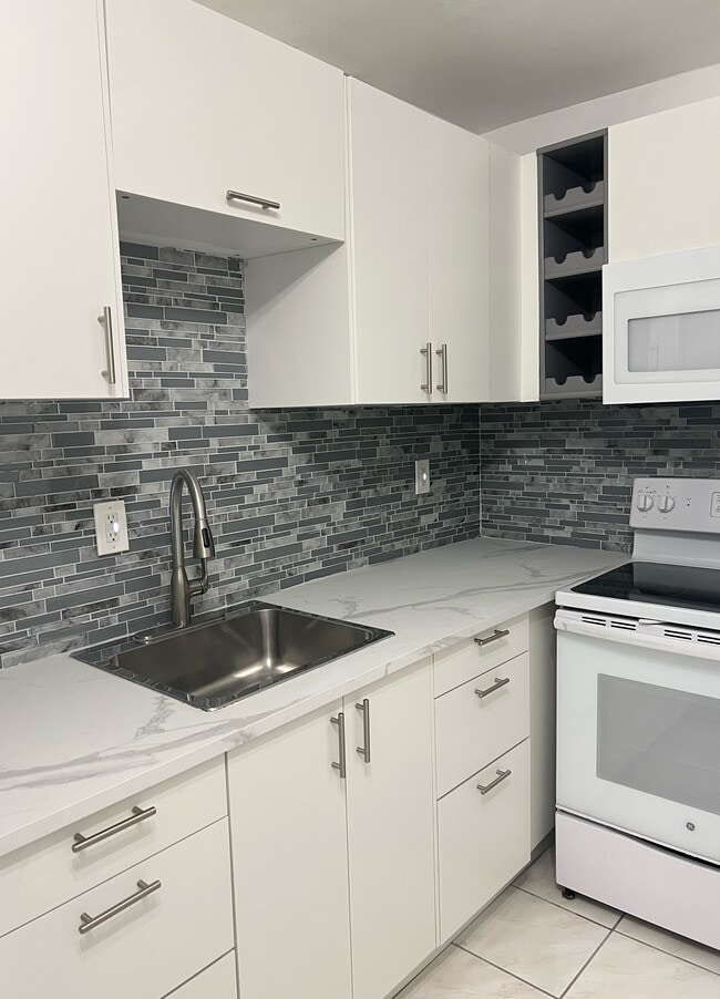 Building Photo - Apollo Condominium Unit 3E
