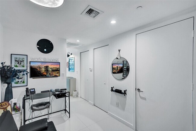 Photo - 1300 S Miami Ave Unidad 4508