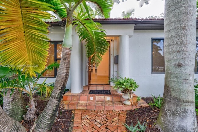 Photo - 110 N 16th Ave