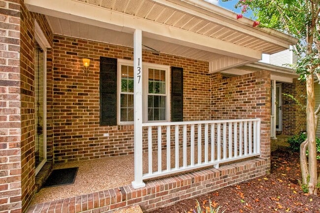 Photo - 137 Pepper Ridge Cir