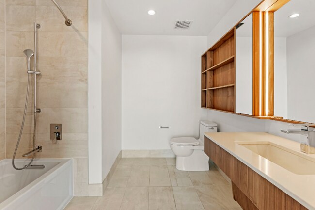 Photo - 202 W Hill St