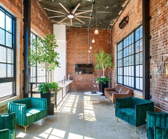 Sky Lounge - Sixth Street Exchange