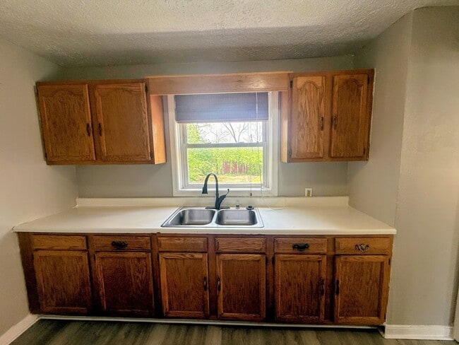 Photo - 3 bedroom 1 bath single family home for rent - Akron OH