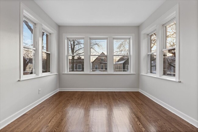 Photo - 2338 N Avers Ave Unit 2