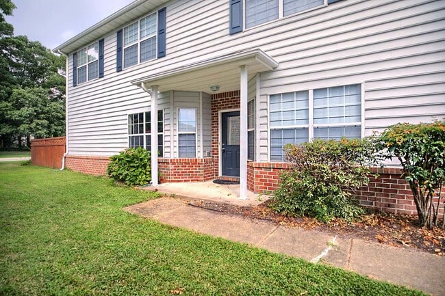 Photo - 417 Belmont Cir House
