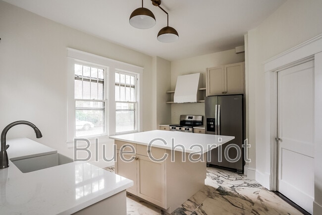 Building Photo - 2607 Chapel Hill Rd Rental