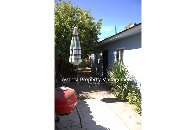 Photo - 1 Year Lease
1 Bed 
1 Bath 
Rent: $850 +$100 (All utilities included)
Deposit: $1,500
Available: ... Unit B