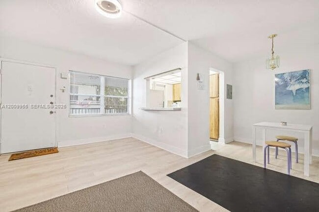 Building Photo - 9140 Collins Ave Unit C