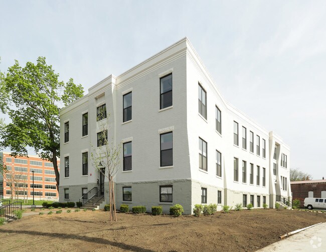 Photo - 487 Nott St