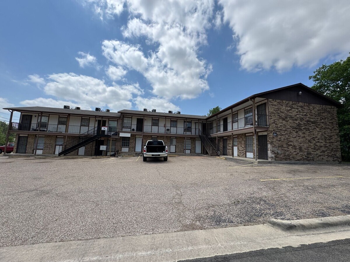 Photo - 1405 N Gray St Apartment Unit 09