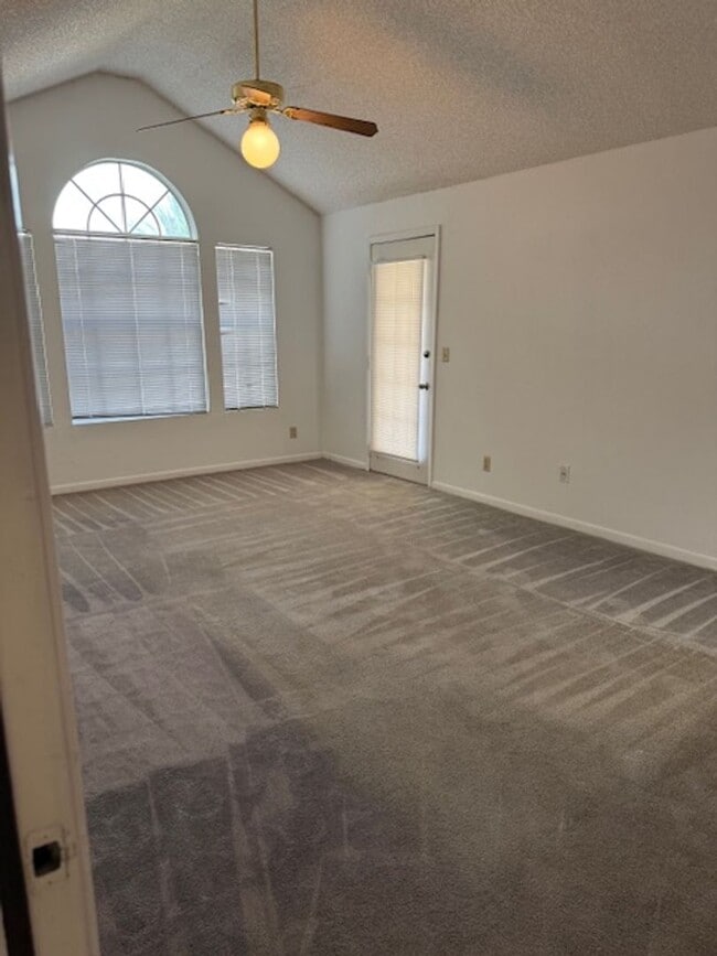 Building Photo - Lexington Place - 0234 Unit 234 Rental